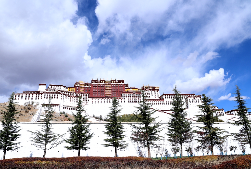 穿越千山万水 探寻西藏的神秘与“藏美”